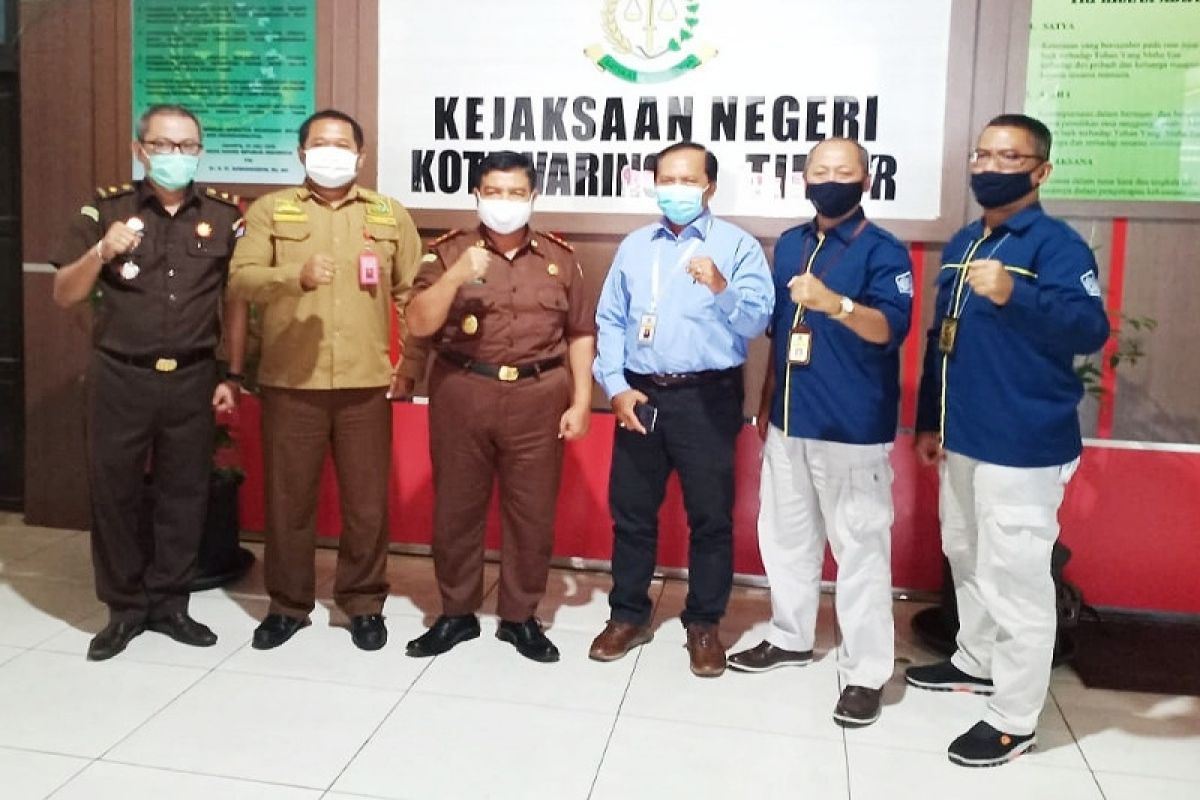 Kanwil DJP Kalselteng serahkan tersangka pengemplang pajak ke Kejari Kotim