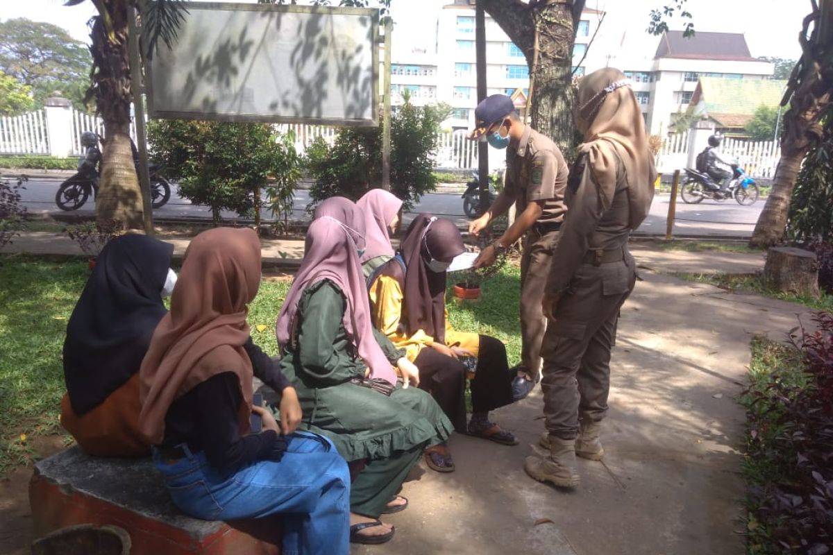 Satpol PP Inhil jaring pelajar keluyuran tak jelas