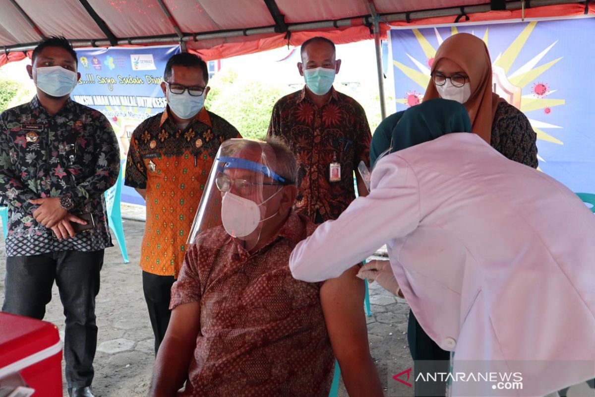 Bupati Buol ajak  tenaga kesehatan dan masyarakat sukseskan vaksinasi