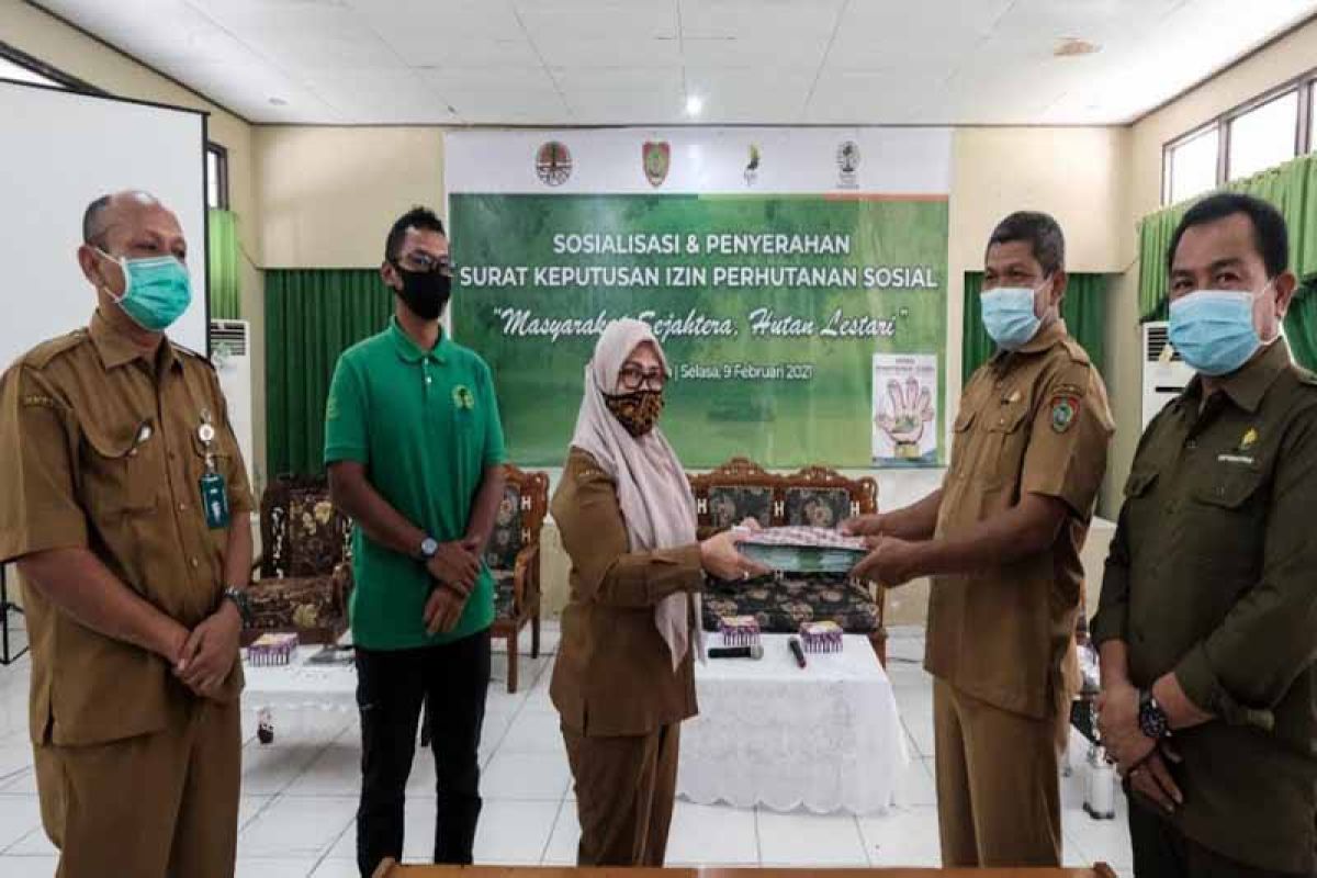 Pemprov Kalteng serahkan 18 SK pemegang izin perhutanan sosial