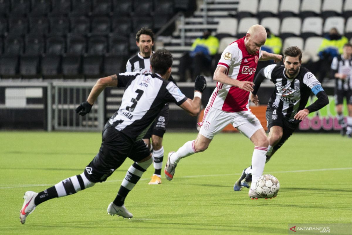 Liga Belanda-Ajax kukuhkan posisi puncak seusai menang di kandang Heracles 2-0