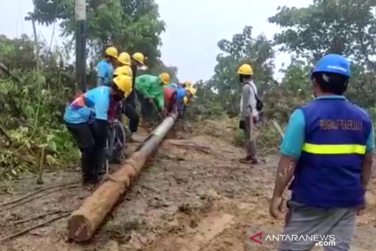 Membawa cahaya di tengah gemuruh gempa Sulawesi Barat