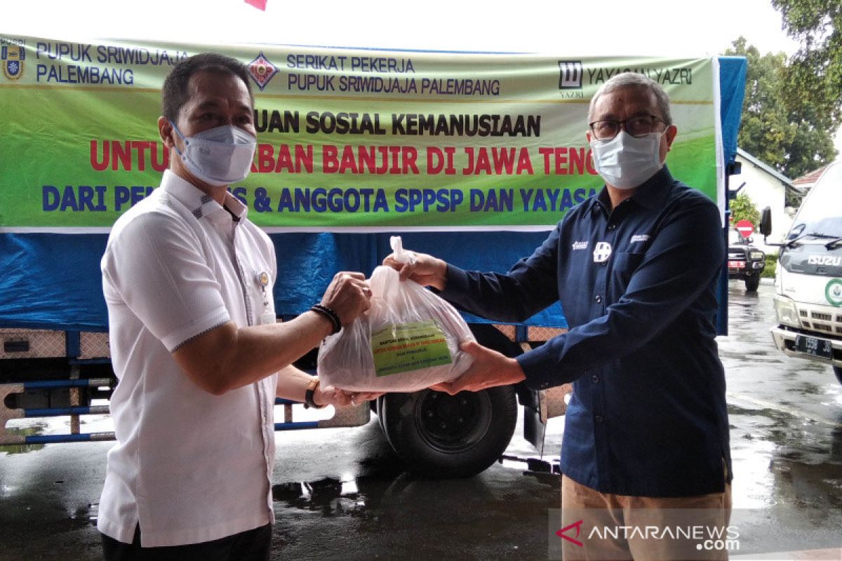 PT Pusri bantu 700 paket kebutuhan pokok korban banjir di Kudus