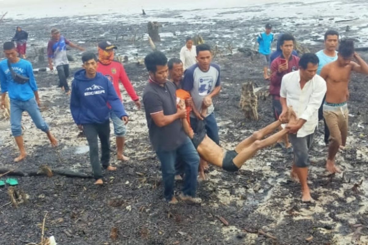 Dihantam gelombang, satu ABK pembawa pasir di Bengkalis tewas