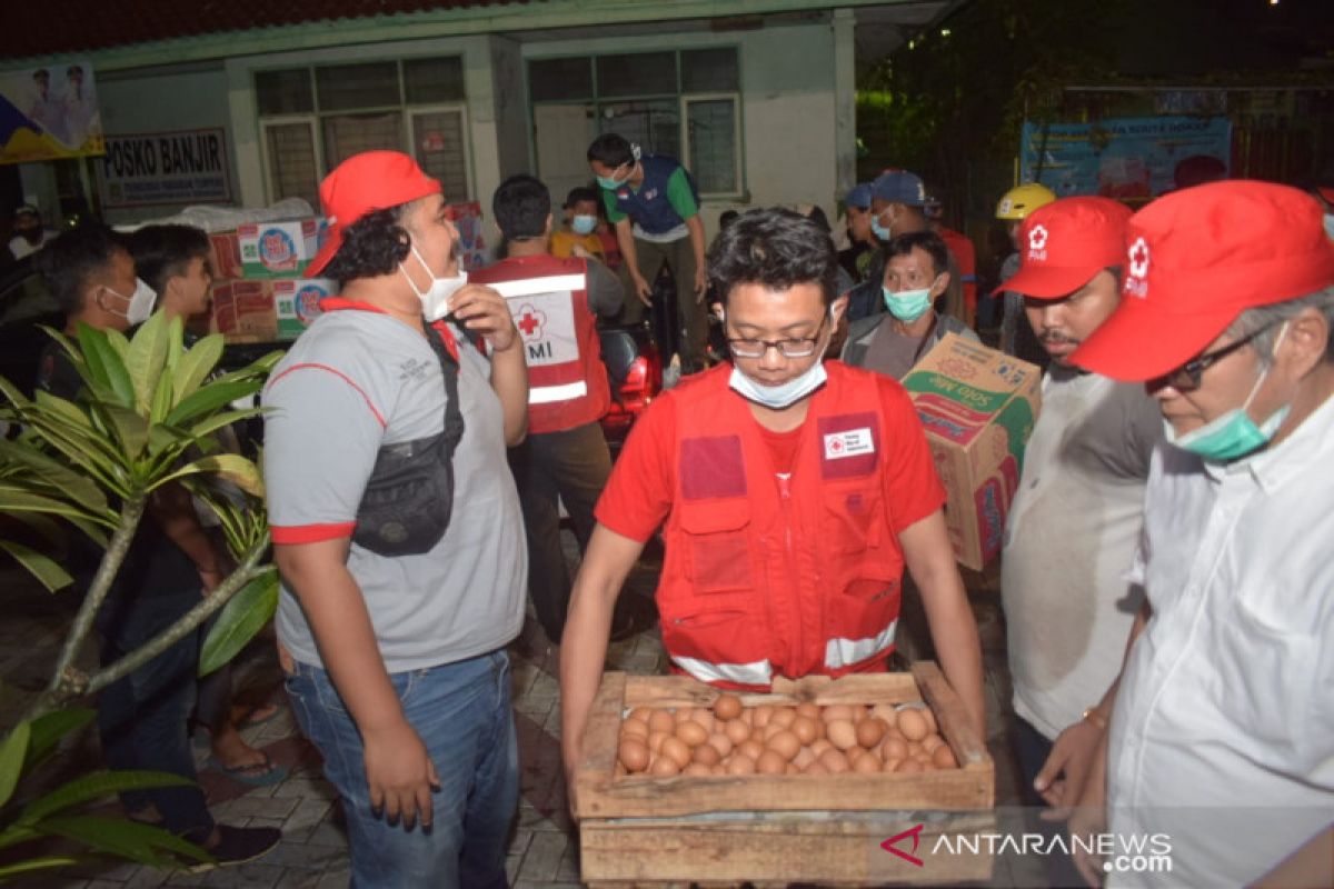 PMI Tangerang salurkan bantuan ke 9 titik pengungsian di Karawaci