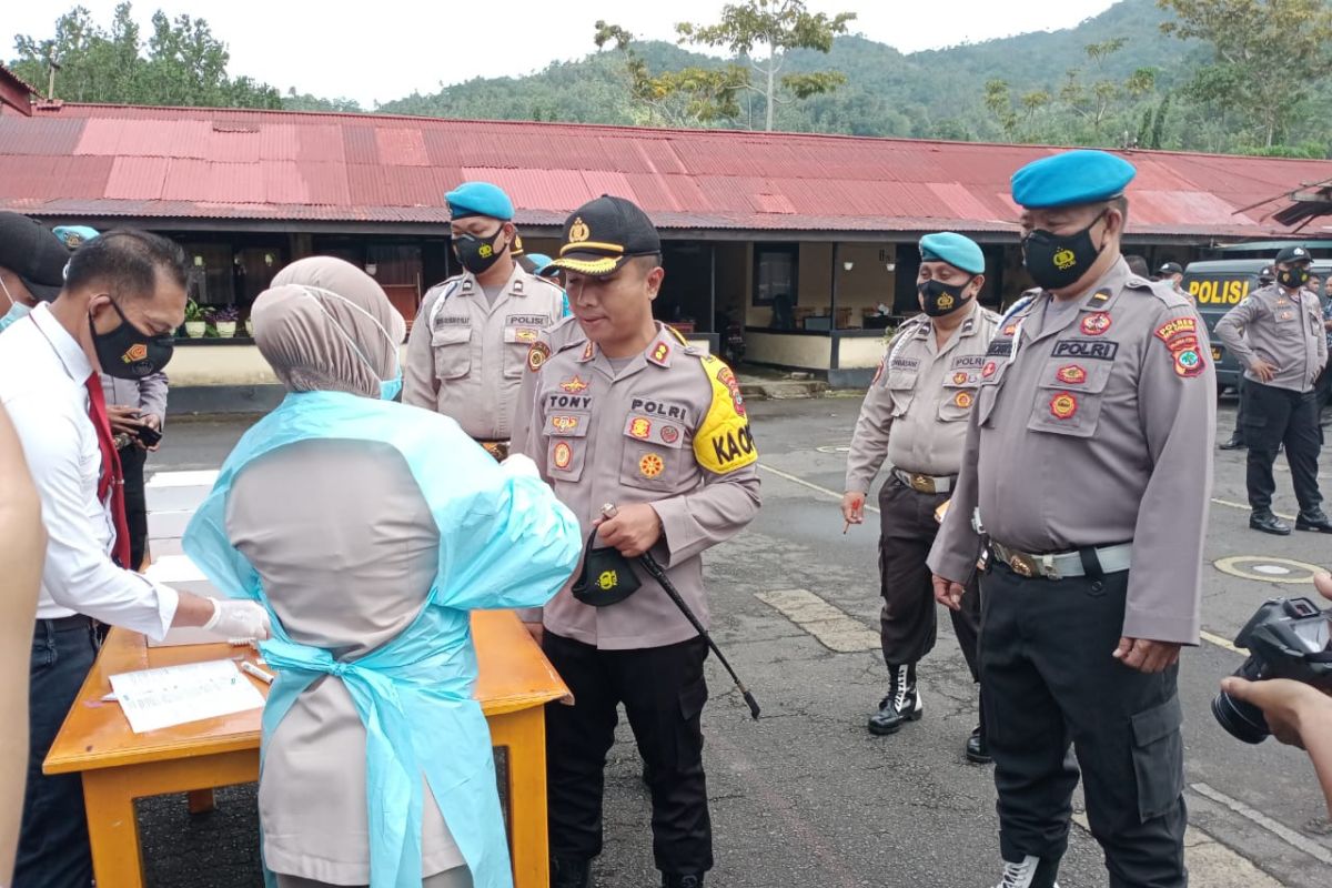 Ratusan polisi Kepulauan Sangihe tes narkoba