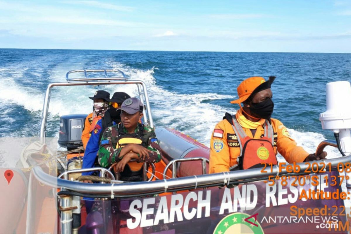 SAR lanjutkan pencarian enam awak kapal yang tenggelam di dekat Pulau Yapero