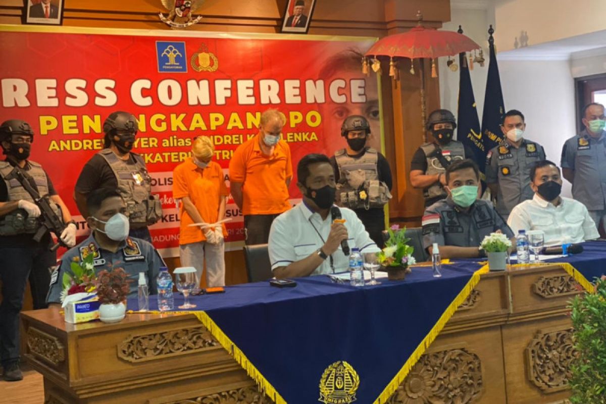 Mabes Polri dan Imigrasi tangkap buronan Interpol Andrew Ayer