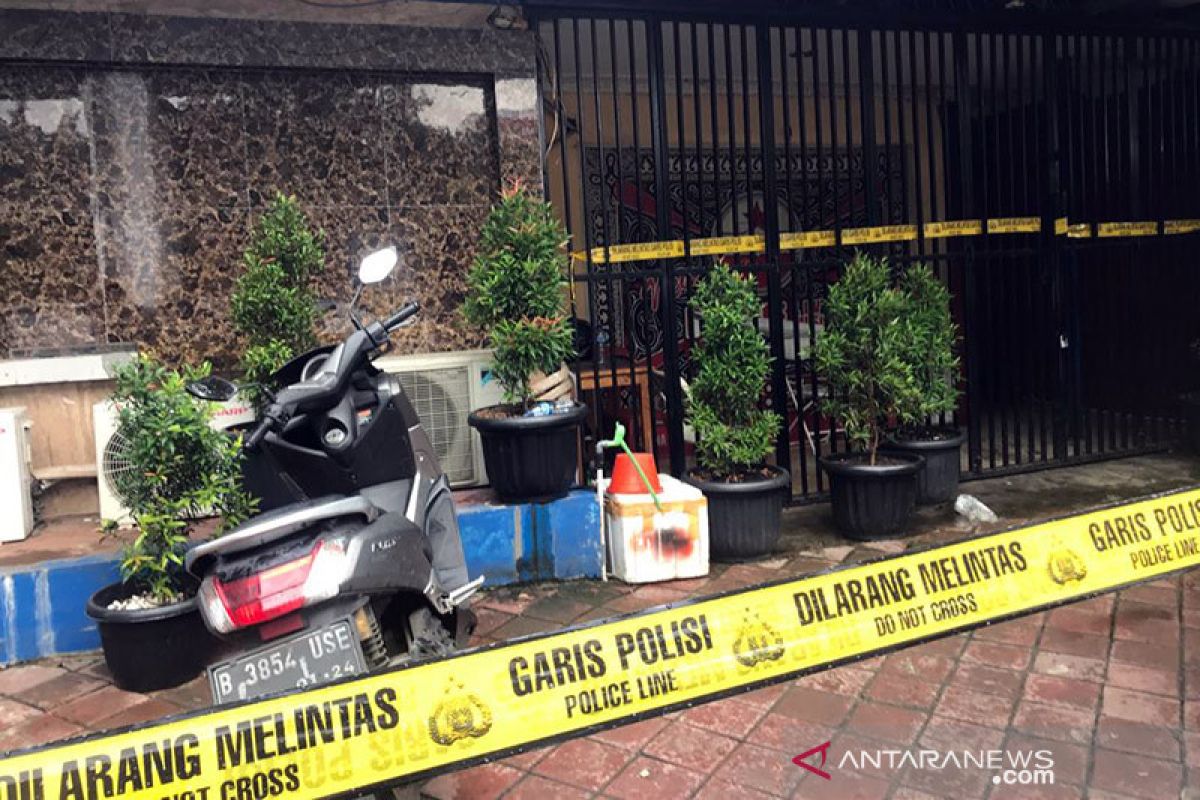 Satpol PP Jakbar ungkap tiga pelanggaran kafe RM Cengkareng