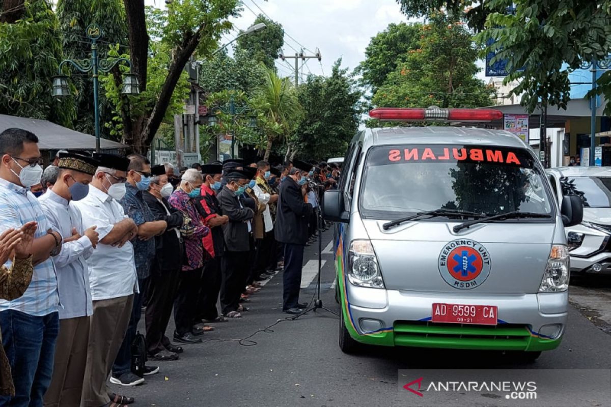 Ribuan warga lepas jenazah Pemimpin Pusat MTA Ahmad Sukina