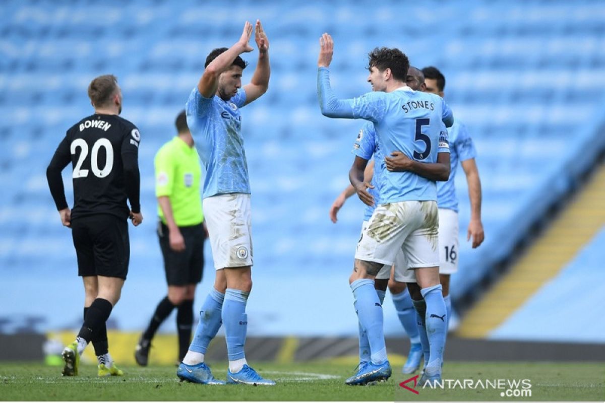 Duo bek City jadi pembeda saat kalahkan West Ham