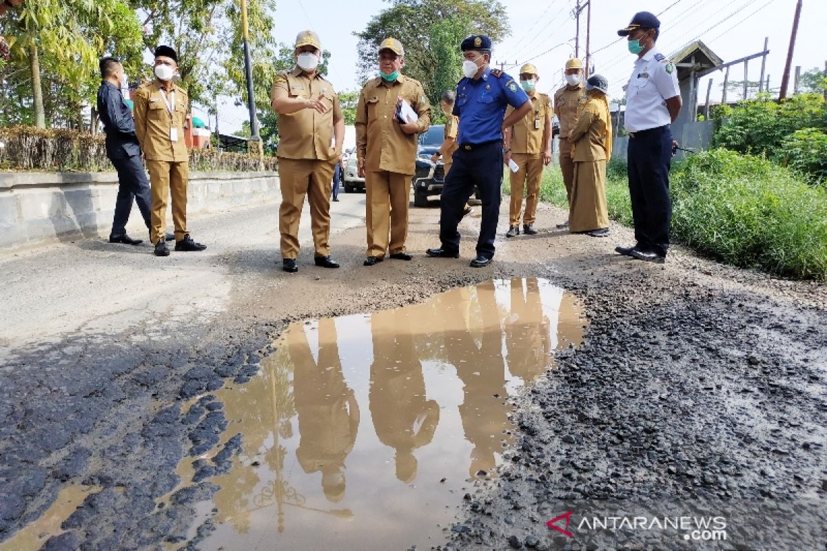 Kerusakan jalan dalam kota Sampit ditangani darurat