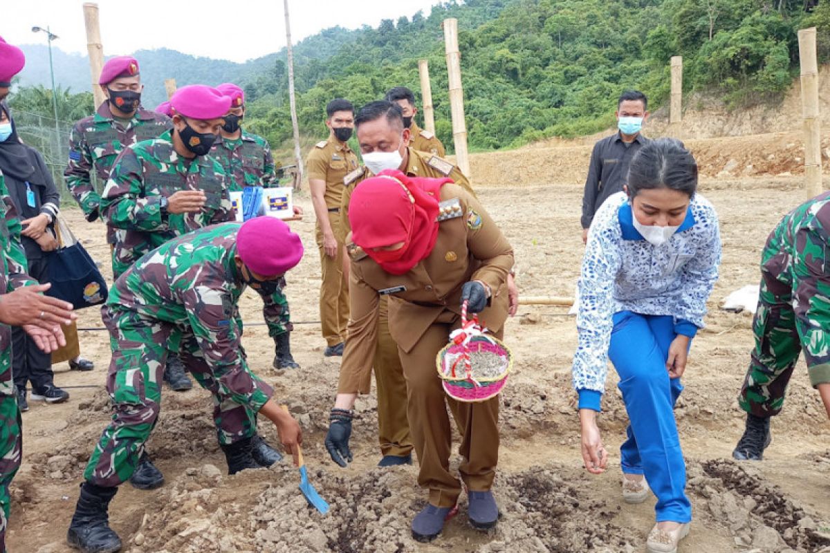 Wali Kota Bandarlampung tanam perdana bunga matahari di Brigif 4