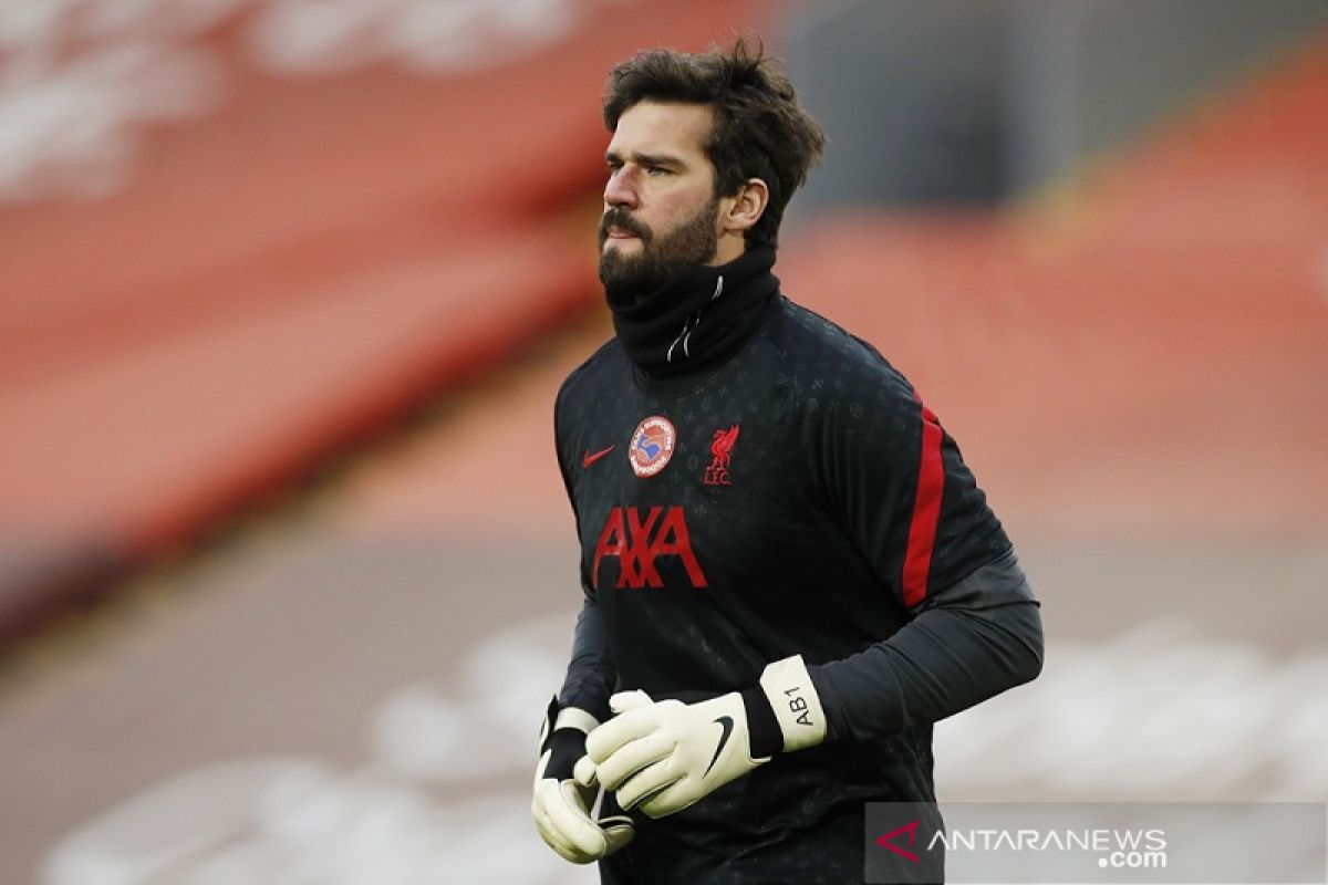 Alisson Becker minta Liverpool tetap waspadai Benfica