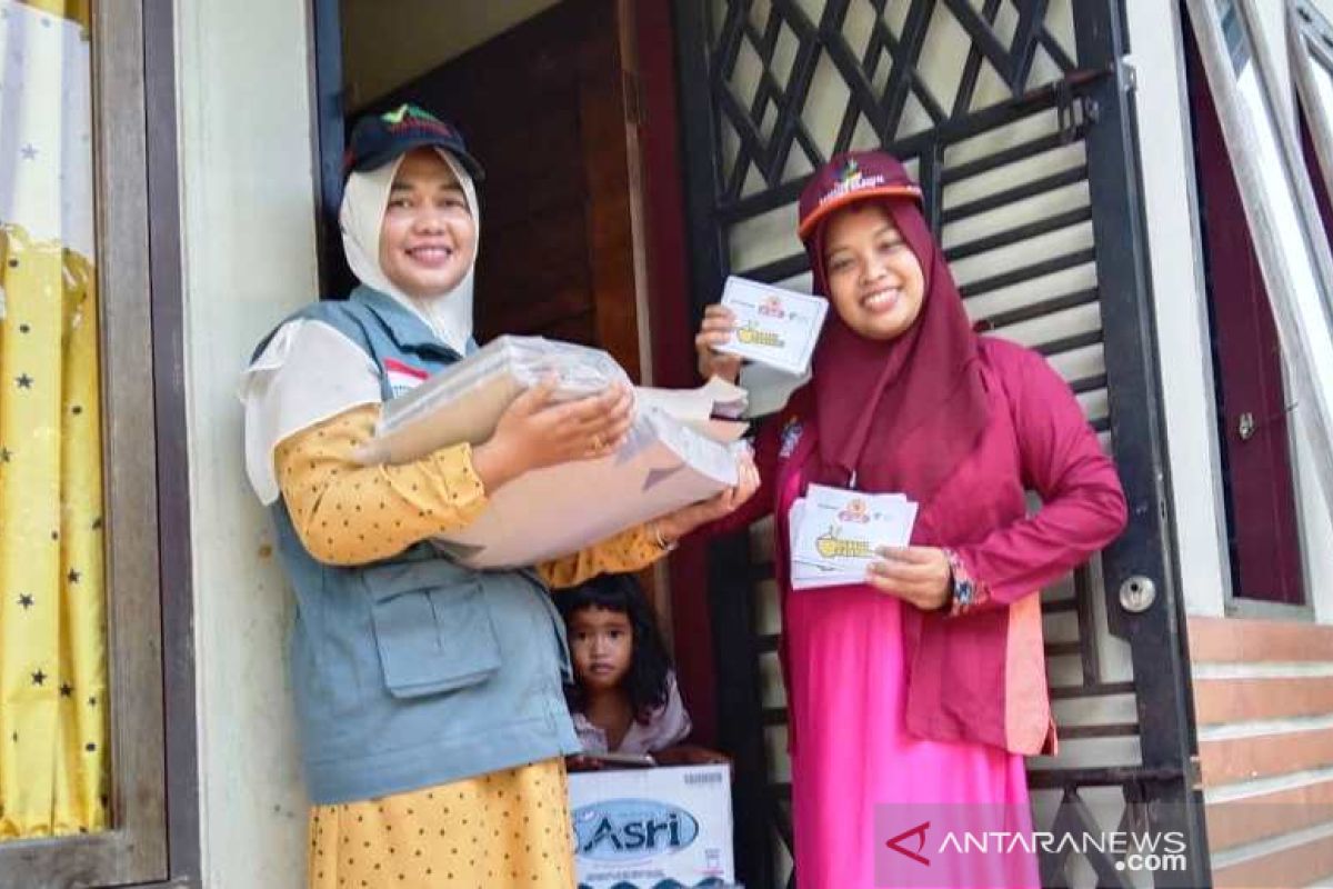 Dompet Dhuafa Singgalang-PKH Luhak Nan Duo Pasaman Barat berbagi bersama di pasar