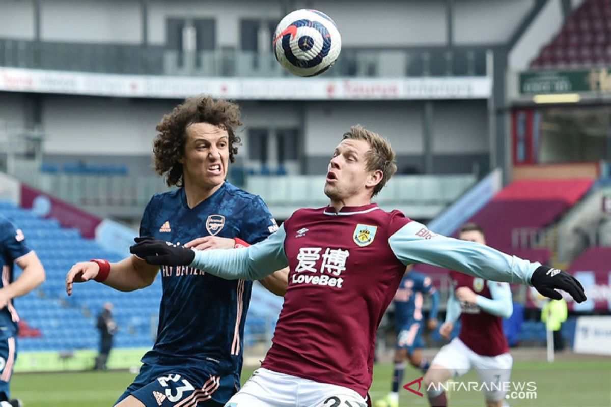 David Luiz tinggalkan Arsenal