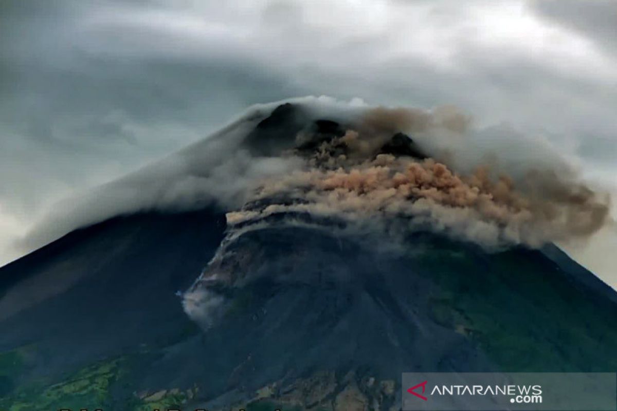 Merapi luncurkan awan panas guguran sejauh 700 meter