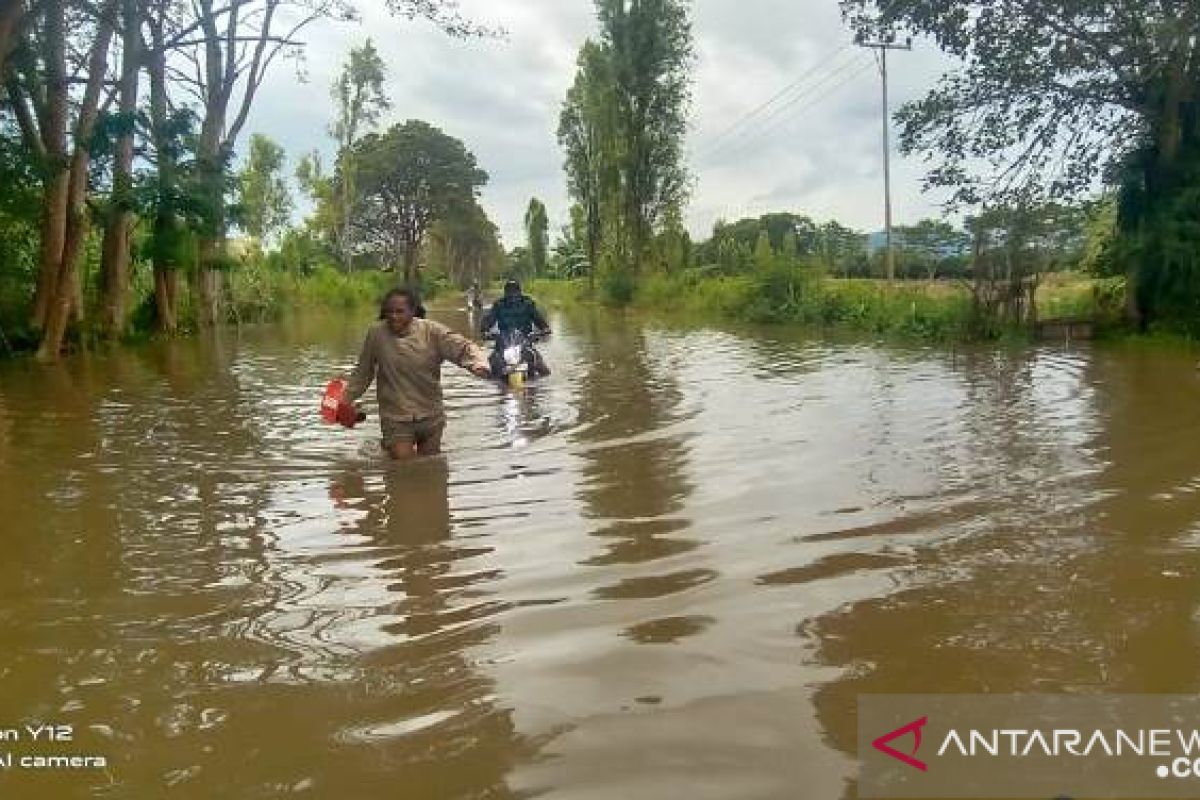 Ribuan kepala keluarga Jayawijaya mengungsi akibat banjir