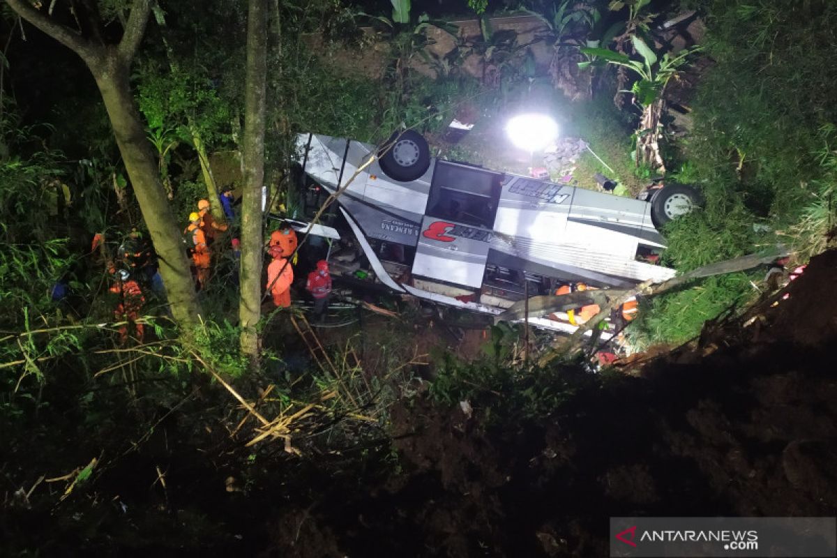 Kecelakaan bus  masuk jurang di Sumedang, 22 meninggal