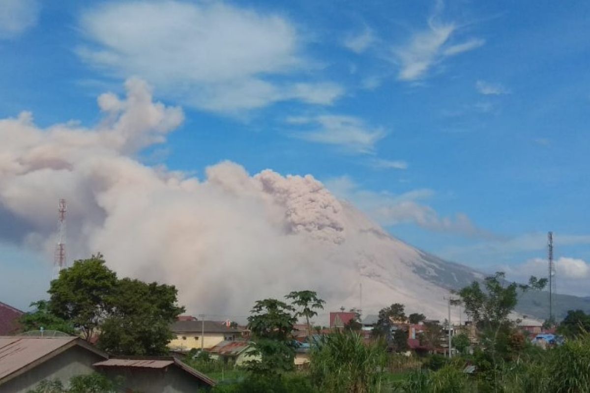 Gunung Sinabung dua kali erupsi luncurkan awan panas guguran 3.000 meter