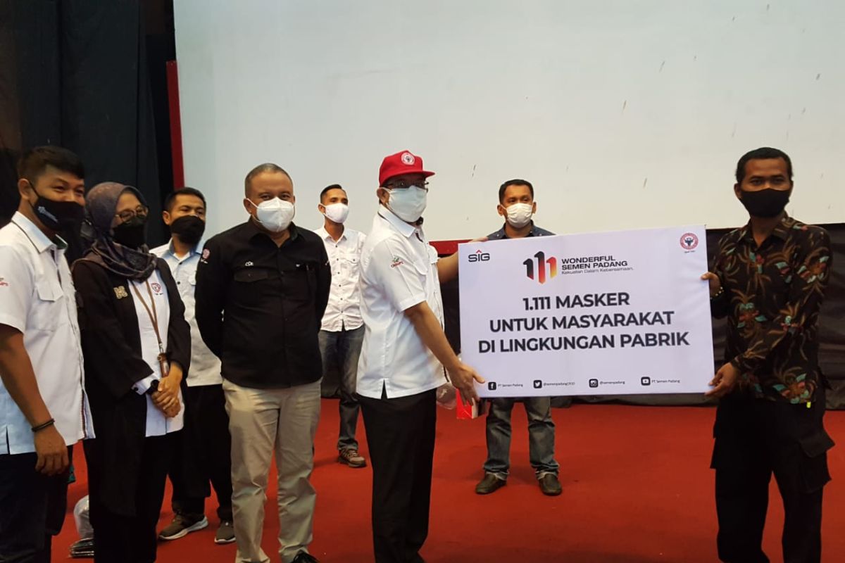 Sambut HUT 111 PT Semen Padang bagikan 1.111 masker