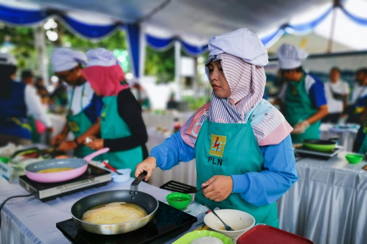 PLN Mataram mendorong penggunaan kompor induksi ramah lingkungan