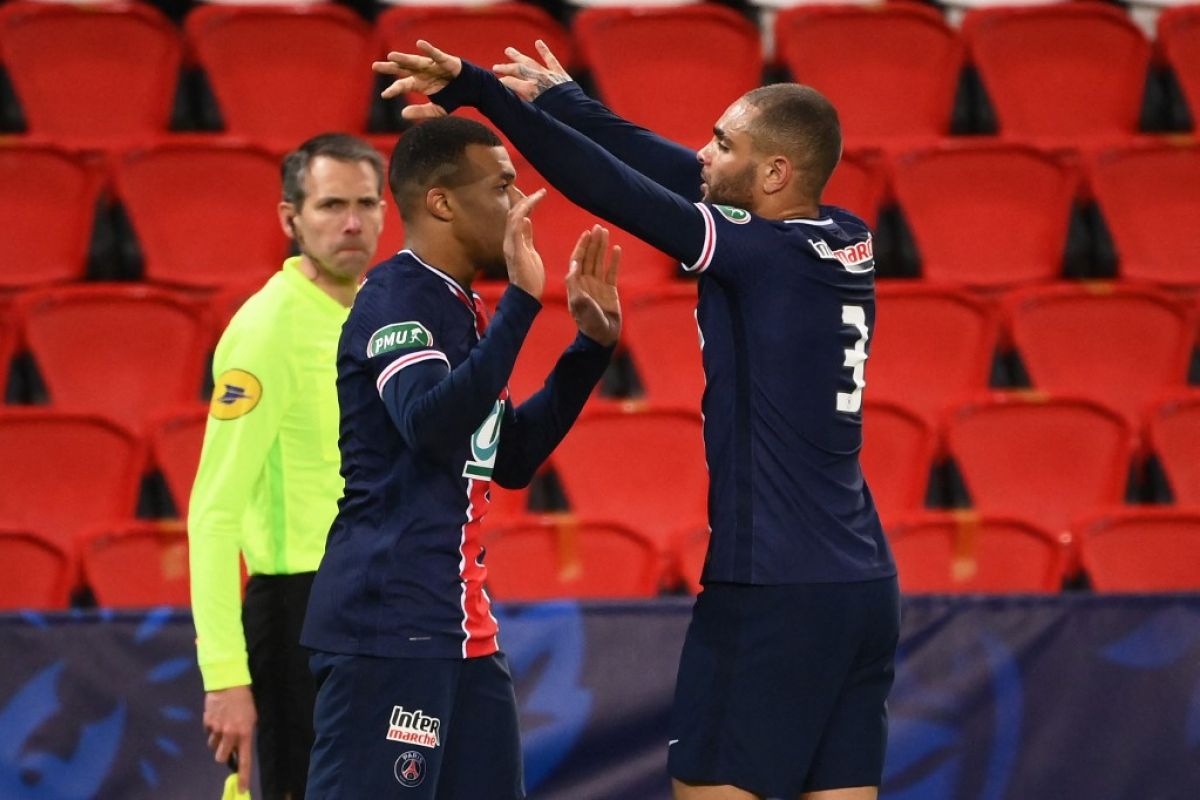 PSG gebuk pemuncak klasemen Lille 3-0