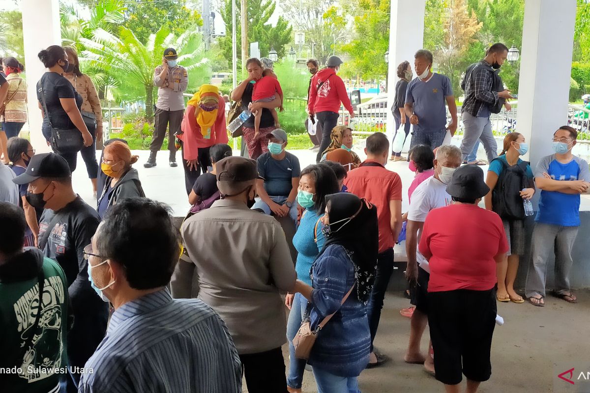 Pedagang pasar Tuminting demo tolak relokasi