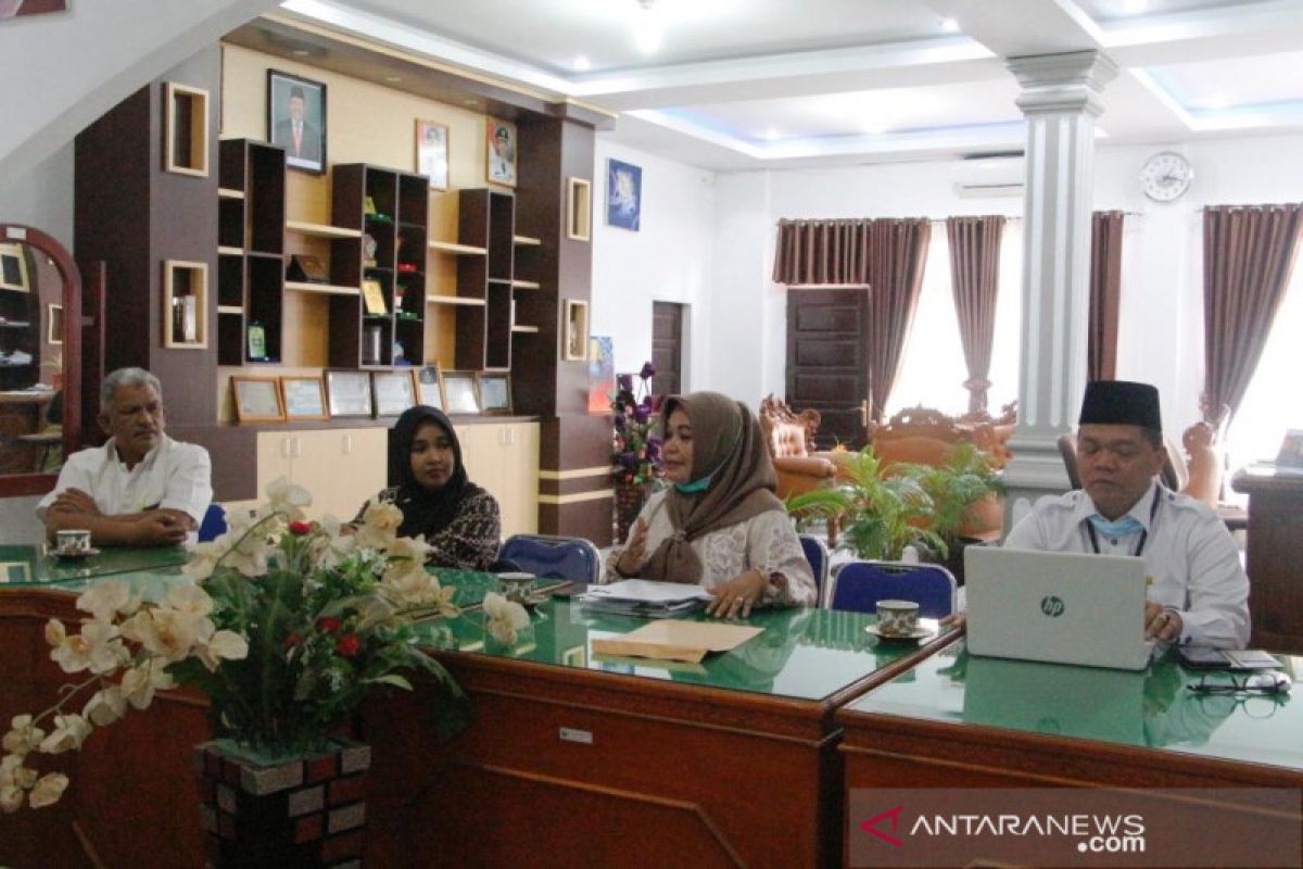 Kelompok bimbingan ibadah haji dan umroh di Pasaman menunggu SK Menag