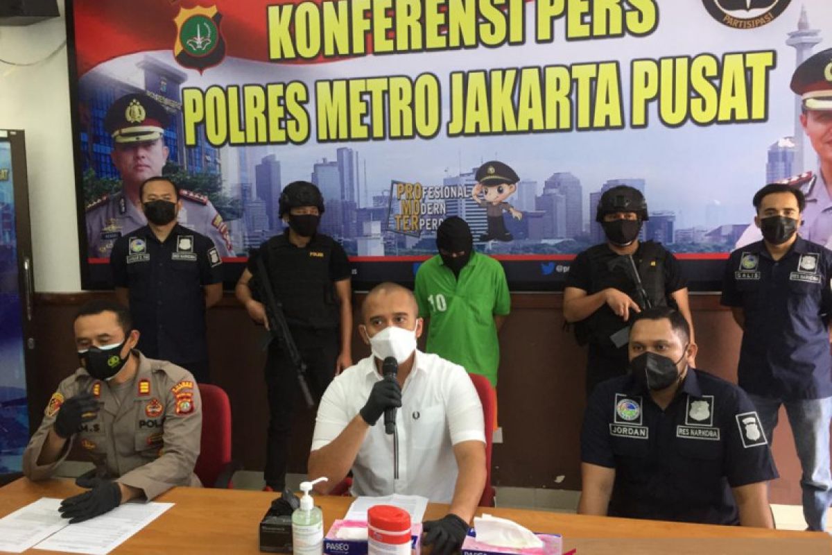 Kurir 944 ekstasi mendapat komisi Rp5 juta