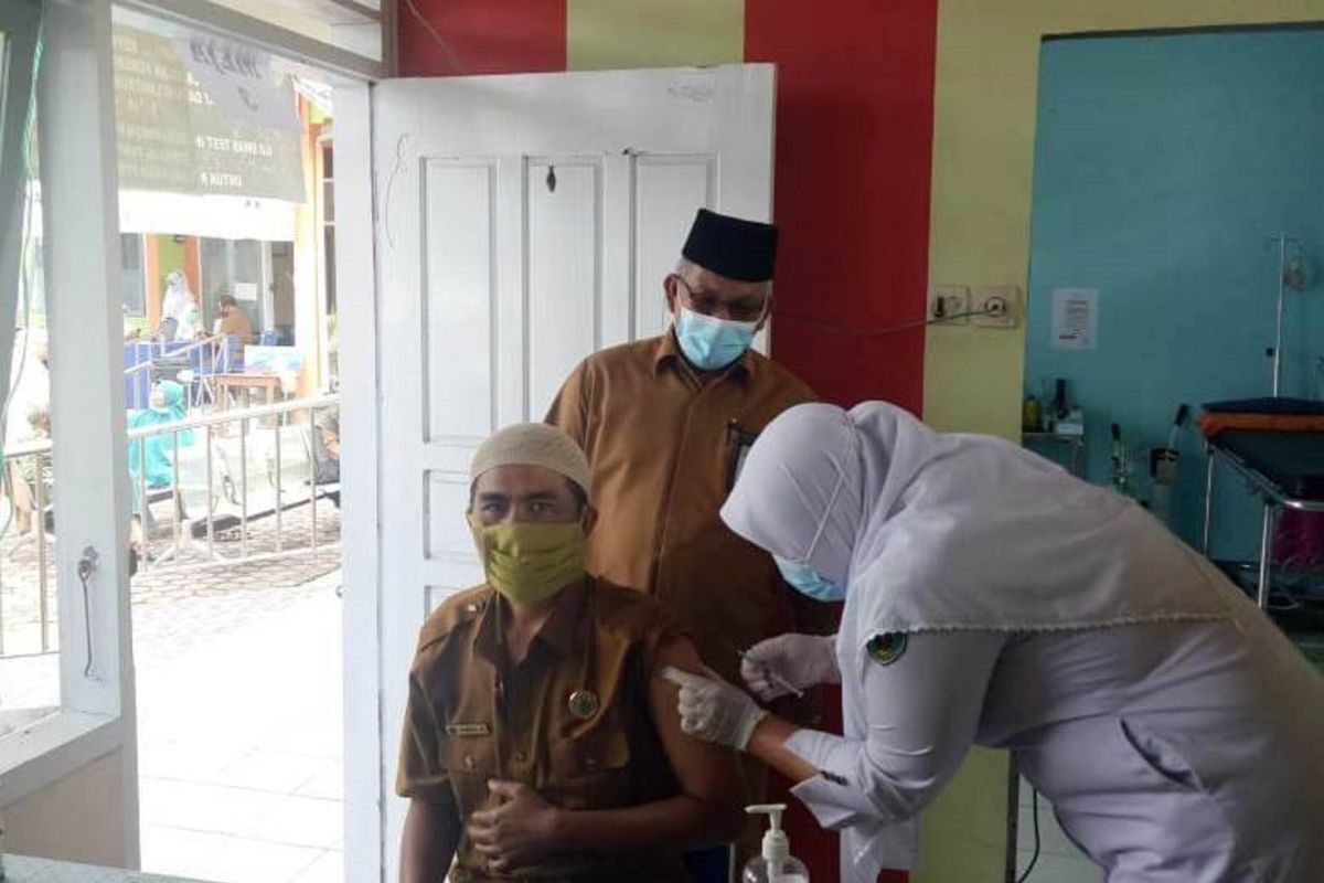 Sebanyak 248 calon jamaah haji di Pasaman telah disuntik vaksin COVID-19