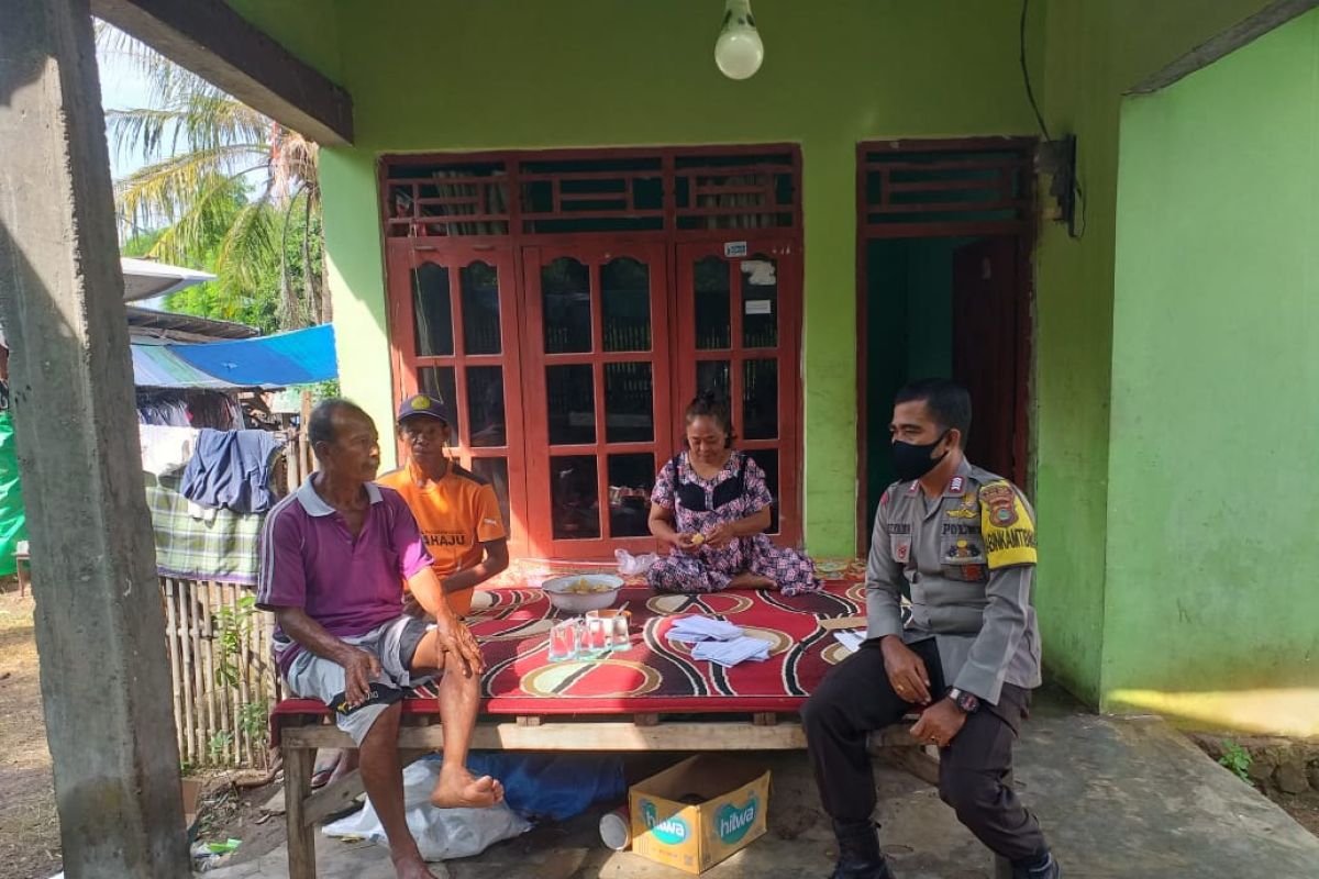 Kampung Sehat 2, polisi "door to door" ingatkan warga lindungi diri dan orang sekitarnya