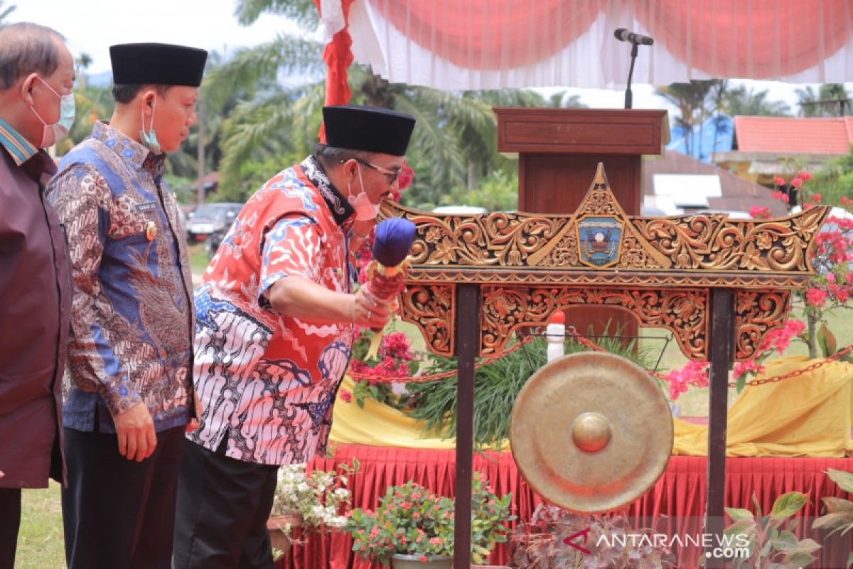 Bupati Pasaman membuka pencanangan BBGRM dan bulan bakti Dasawisma tingkat Kabupaten