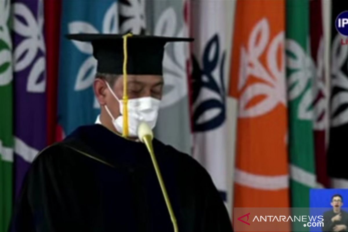 Doni Monardo menahan haru saat pidato anugerah Doktor Kehormatan dari IPB