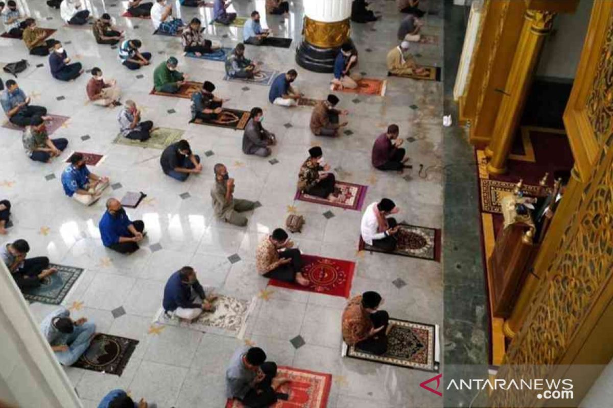 Warga zona merah di Pekanbaru ini dianjurkan Tarawih di rumah