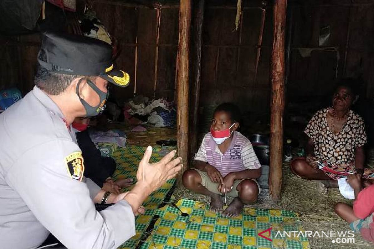 Polres Tolikara angkat anak asuh John Yikwa