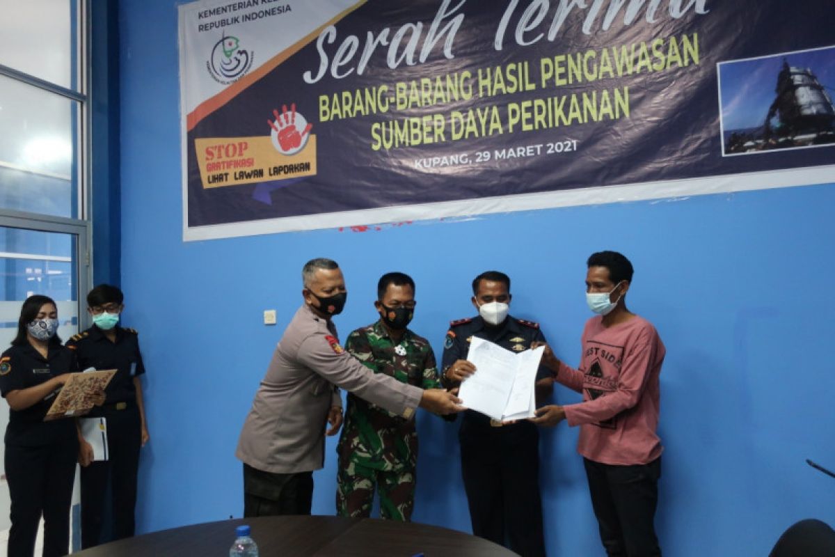 PSDKP Kupang serahkan rumpon ihasil sitaan ke nelayan lokal