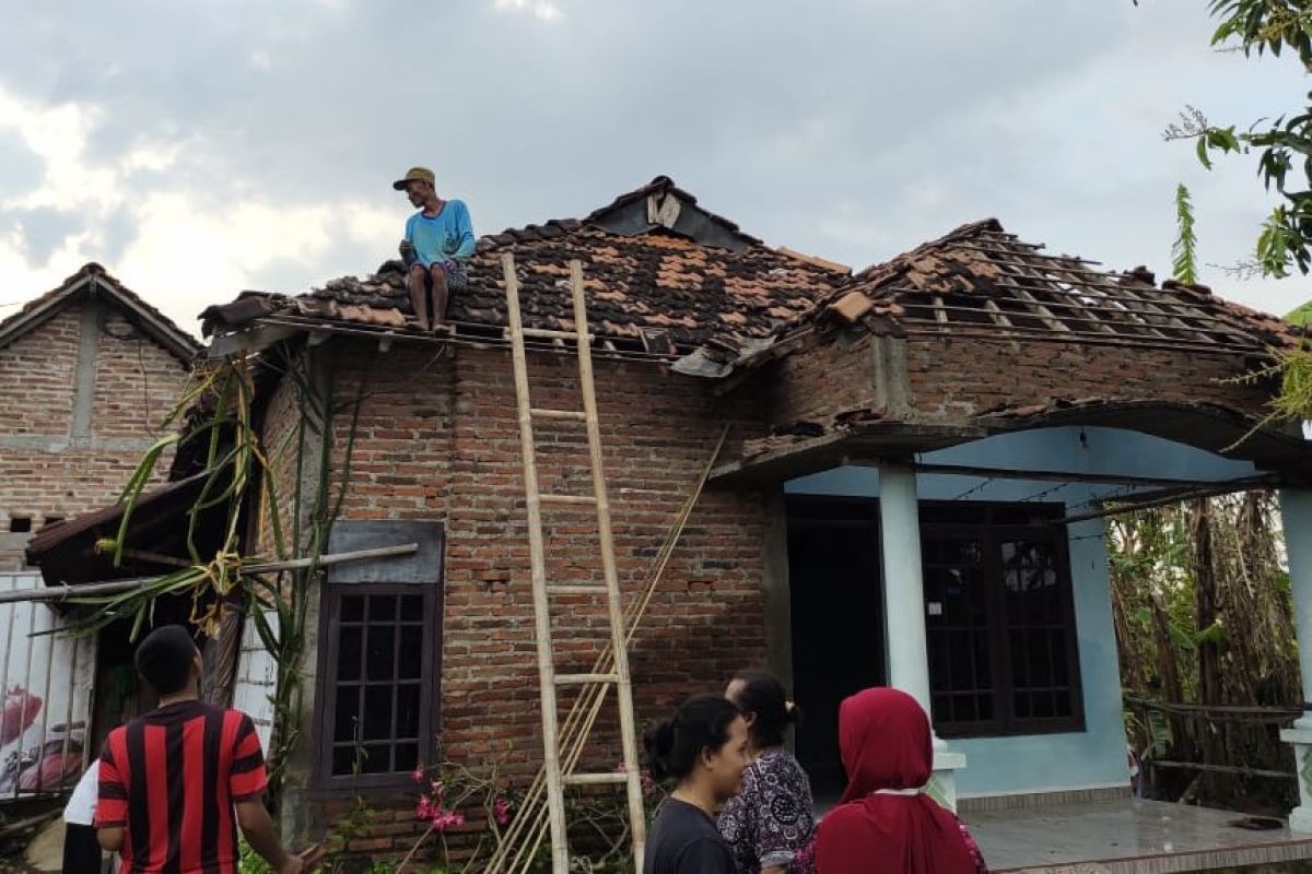 Masyarakat Kudus diimbau mewaspadai angin puting beliung