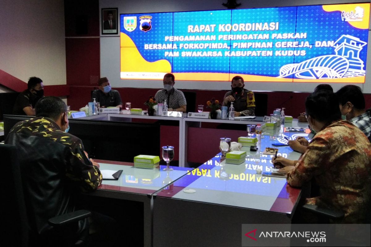 Polisi ingatkan umat kristiani tidak panik dengan peristiwa bom Makassar