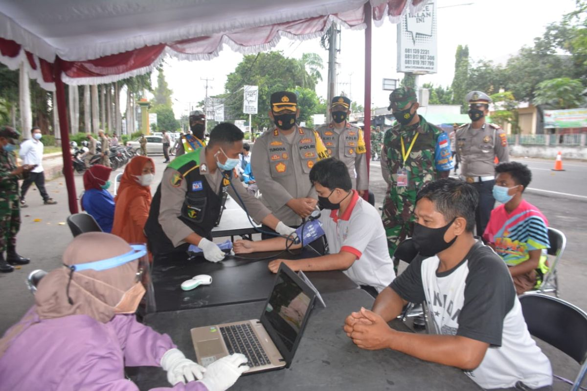 Kodim dan Polres Lotim, Dikes Lotim buka layanan "drive thru" vaksinasi