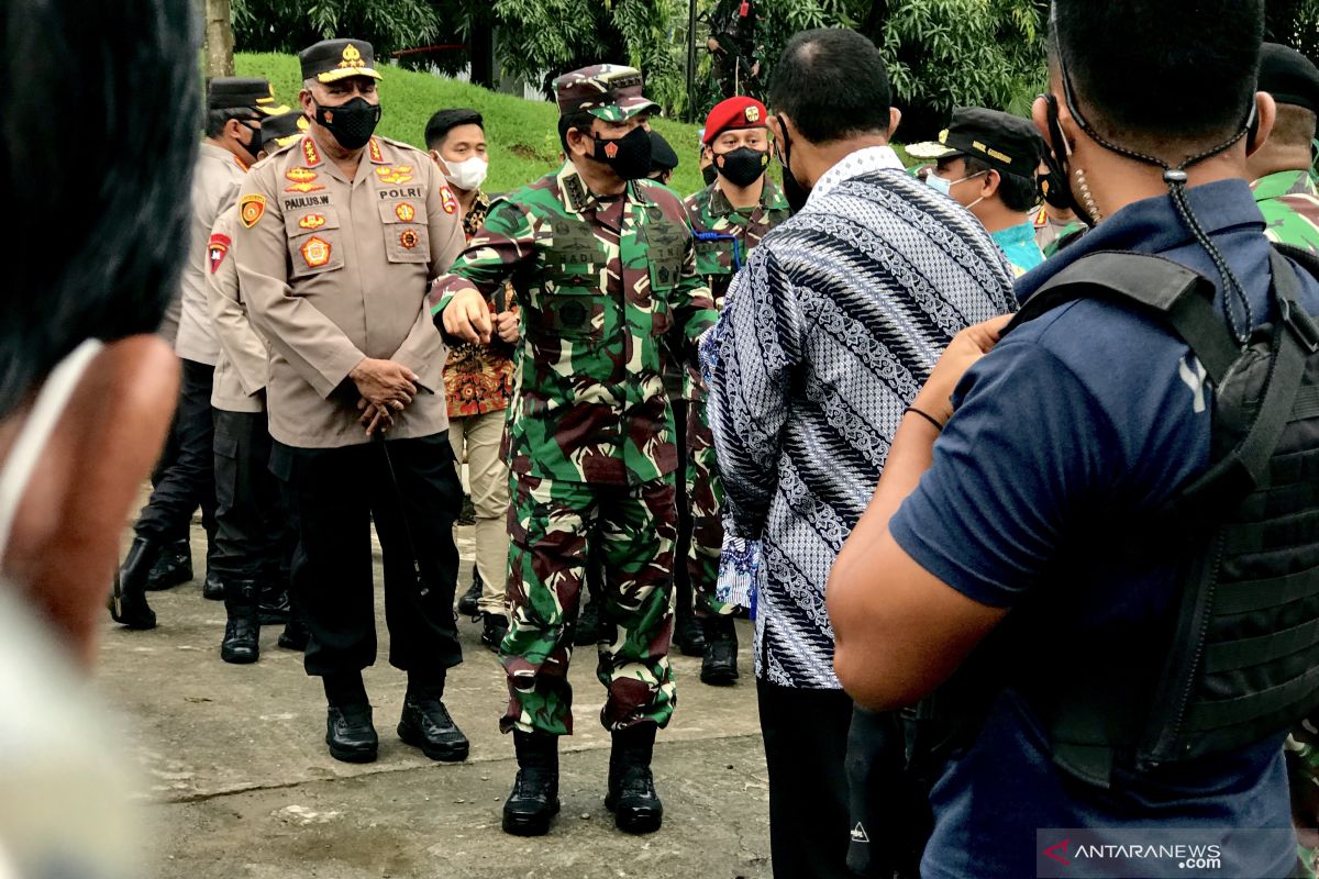 Panglima TNI tinjau pengamanan gereja di Makassar