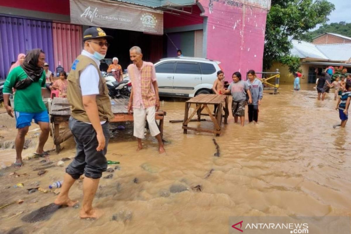 Gubernur NTB meninjau lokasi banjir Bima