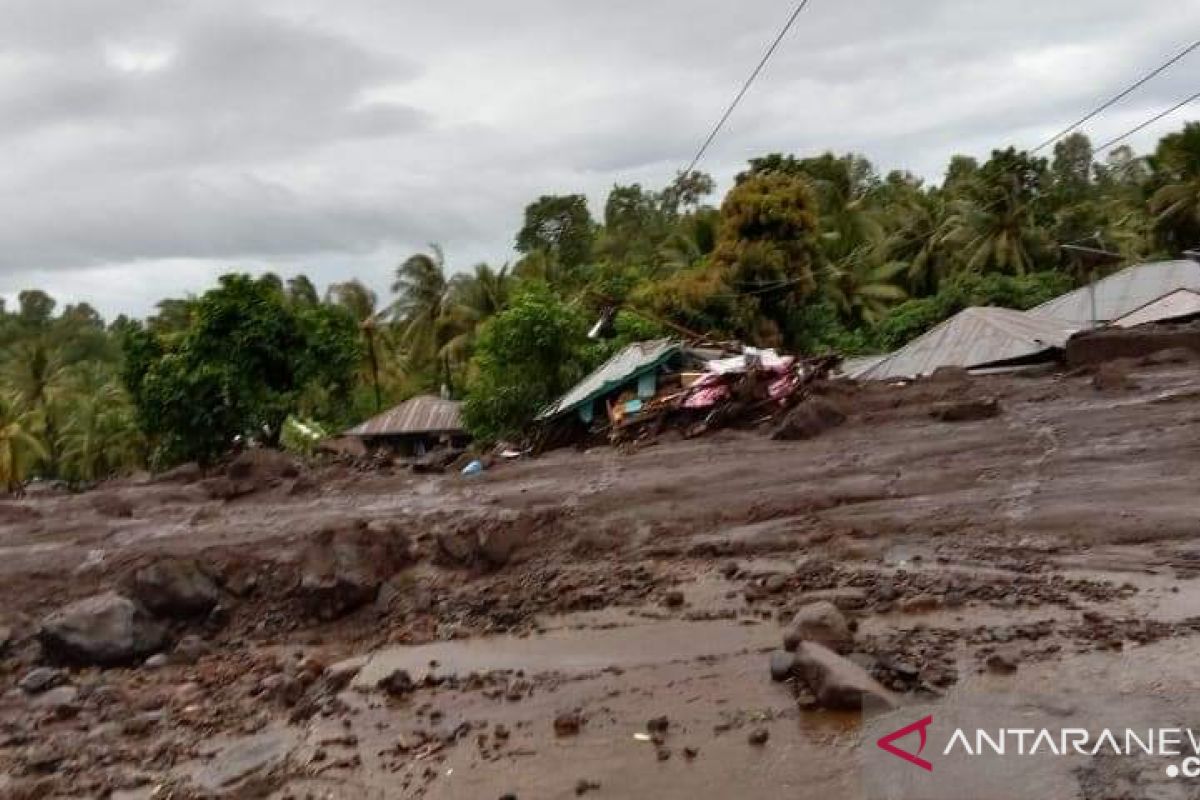 Longsor di Flores Timur, Wabup: Ratusan korban belum ditemukan