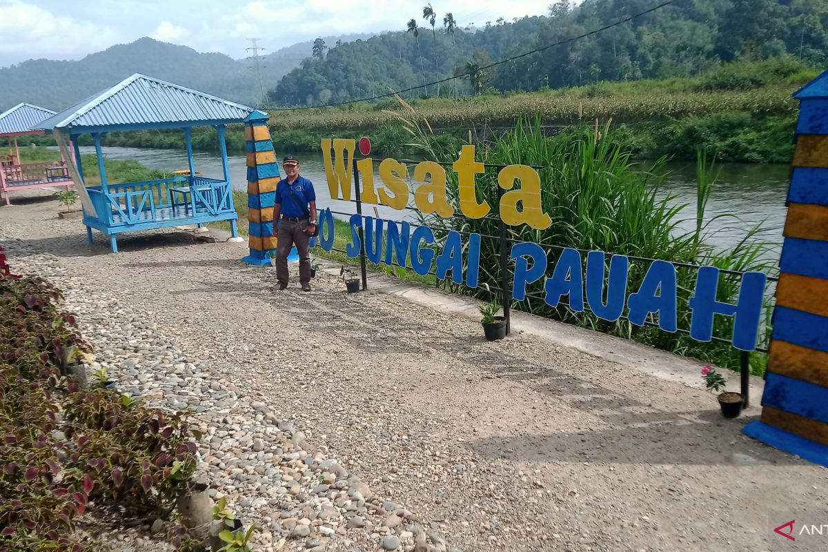 Meski pandemi COVID-19, kunjungan wisatawan ke objek Rajo Sungai Pauah di Pasaman tidak terpengaruh