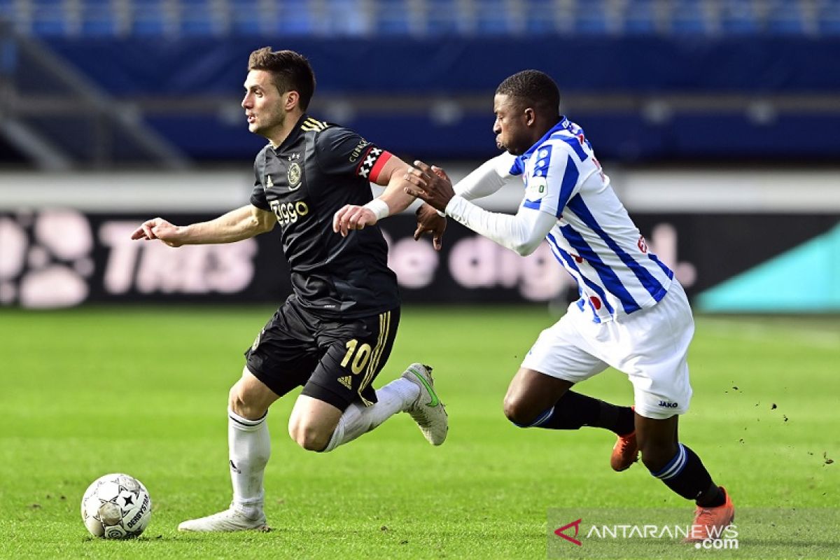 Ajax bangun dari ketertinggalan saat menang di markas Heerenveen