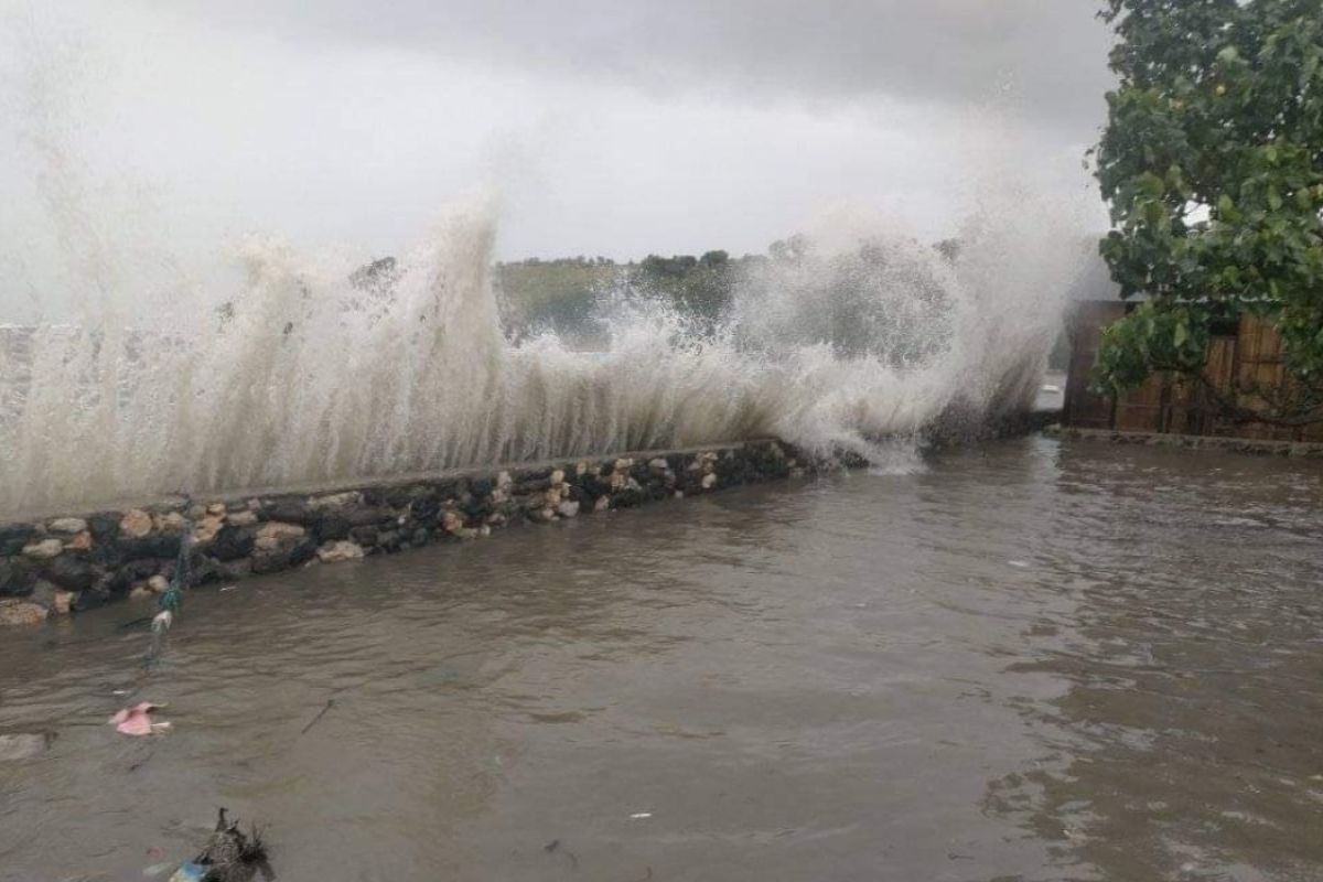 Dua warga meninggal akibat bencana hidrometeorologi di Sabu Raijua