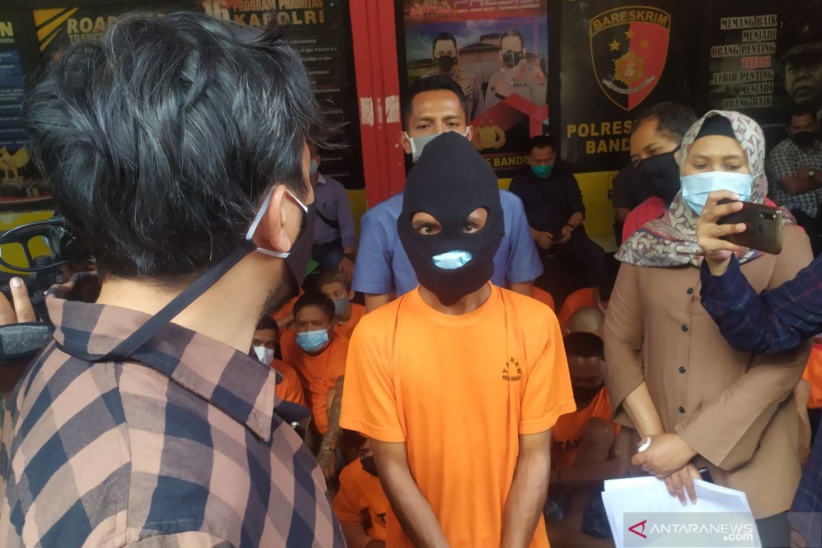 Polisi tangkap seorang pria siksa anak kandungnya sendiri