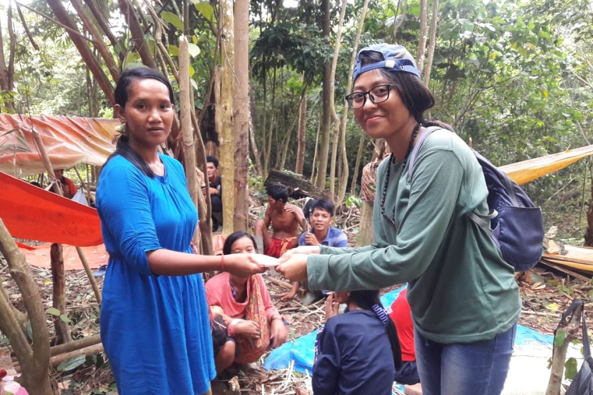 Ni Komang "perempuan tangguh", pendamping orang rimba