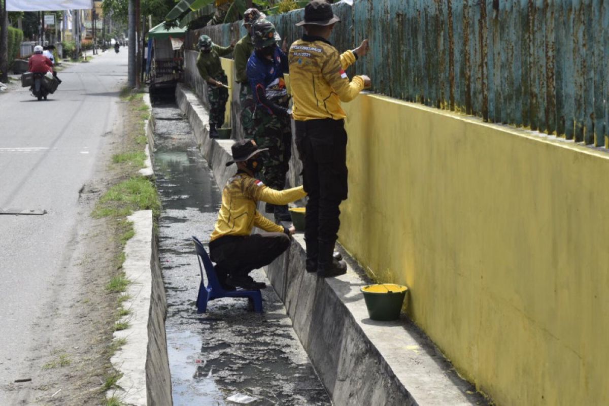 Taruna Latsitardanus bersama masyarakat renovasi gereja dan masjid di Medan