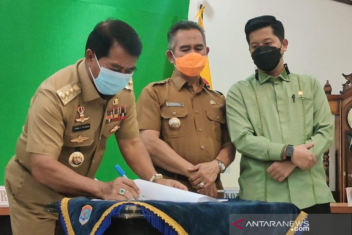 Gubernur Kaltara serahkan beberapa aset kepada Wali Kota Tarakan